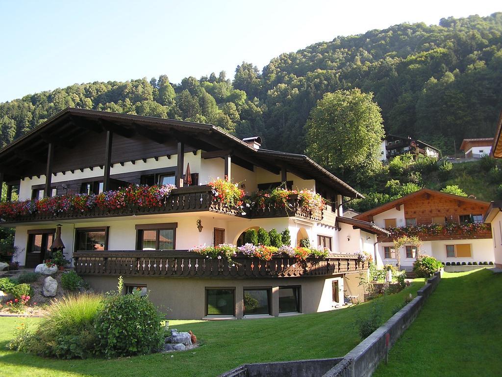 Ferienwohnung Haus Schnetzer Schruns Exterior foto