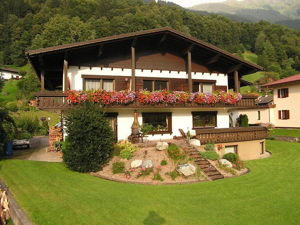 Ferienwohnung Haus Schnetzer Schruns Exterior foto